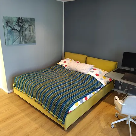 Grosszuegige In Innovativem Zero-emissionen Haus *