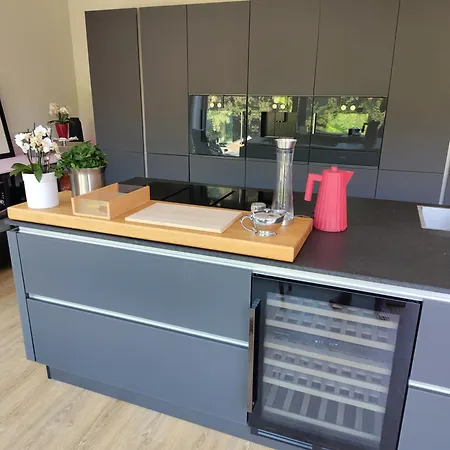 Grosszuegige In Innovativem Zero-emissionen Haus